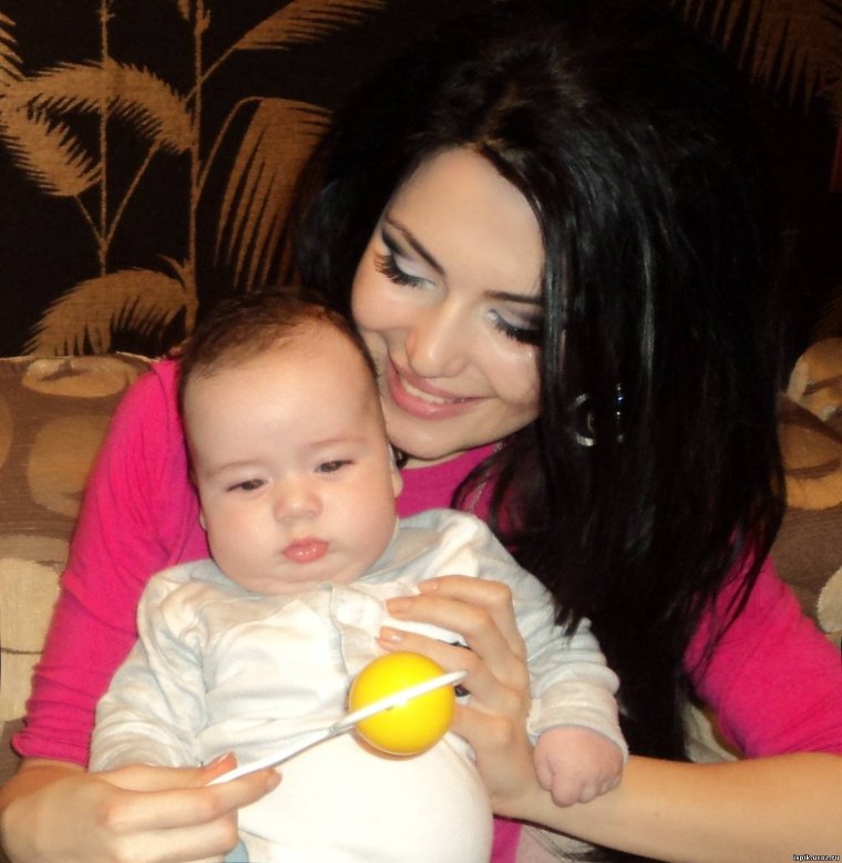 Самира Гаджиева с детьми