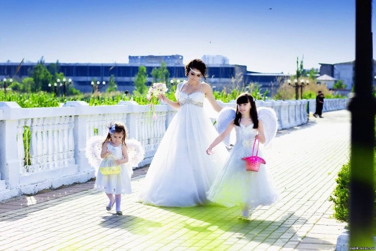 Самира Гаджиева с детьми