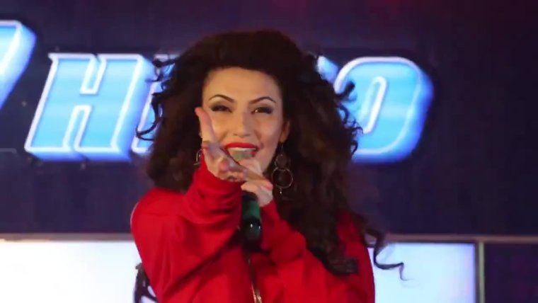 Самира не любима