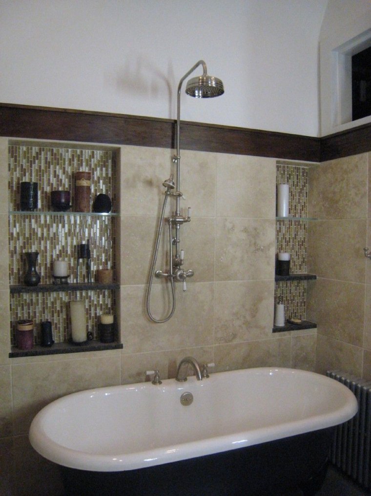 Ниша с полками в ванной