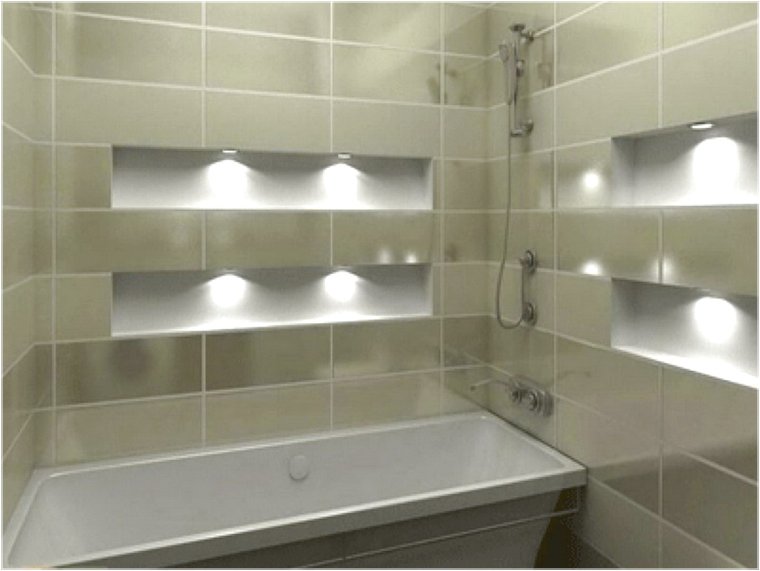 Полоски из мозаики в ванной