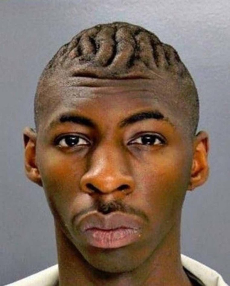 Негритянка с сигаретой