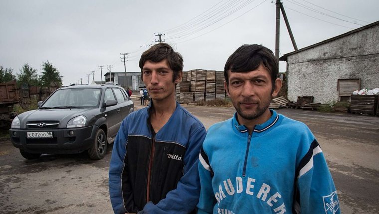 Индус с усами