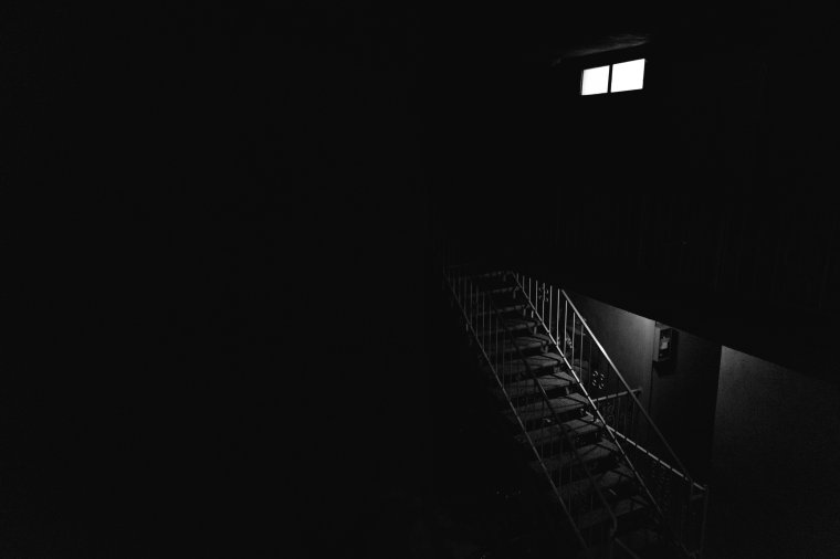Темная лестница вниз