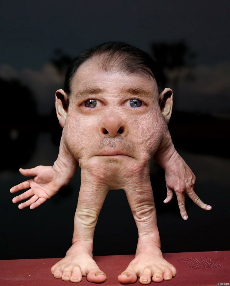 Девушка удивляется