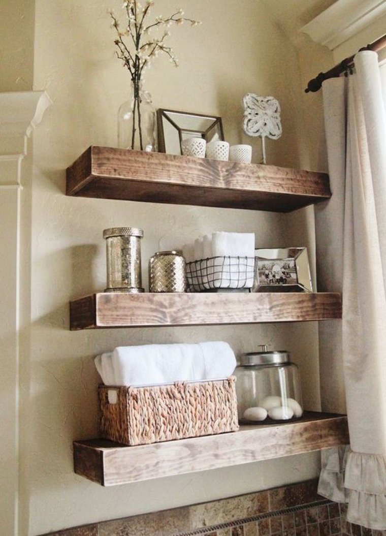 Деревянные полки в ванную