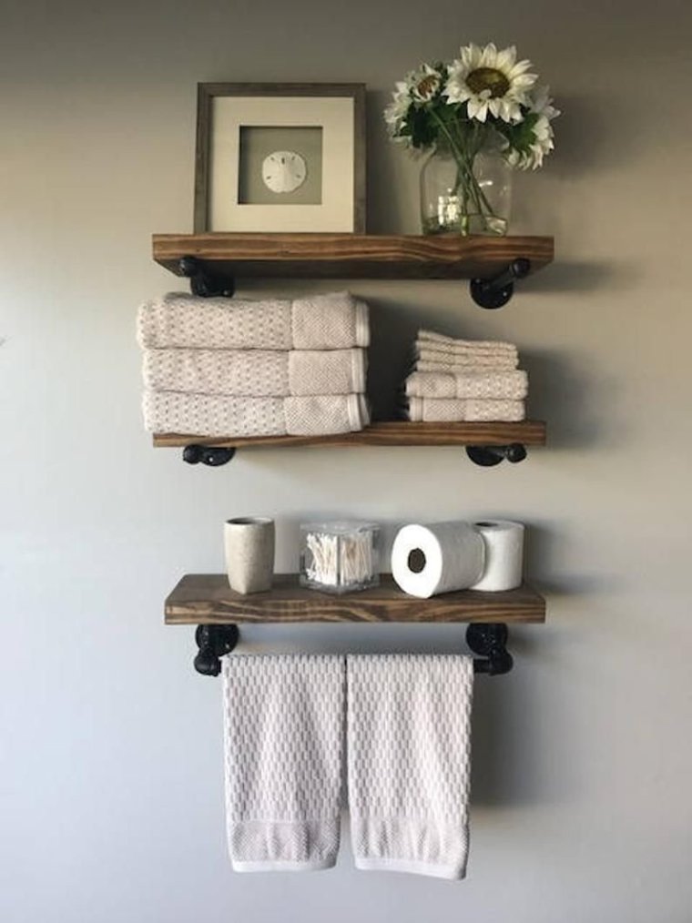 Деревянная полка в ванную