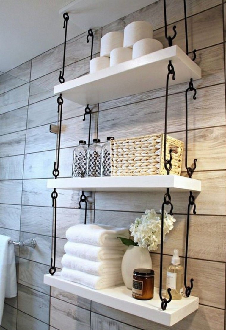 Деревянный стеллаж в туалет