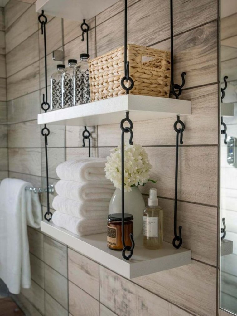 Деревянная полка в ванную