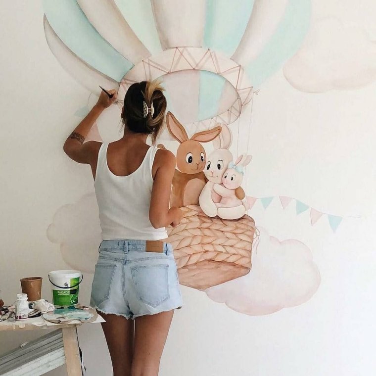 Зайчики на стене