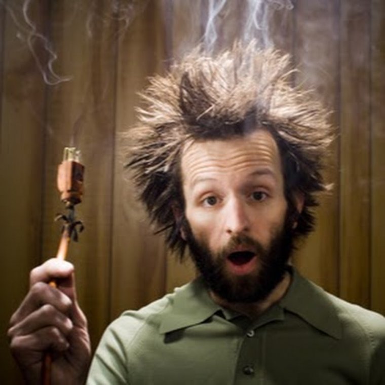 Электрик на столбе