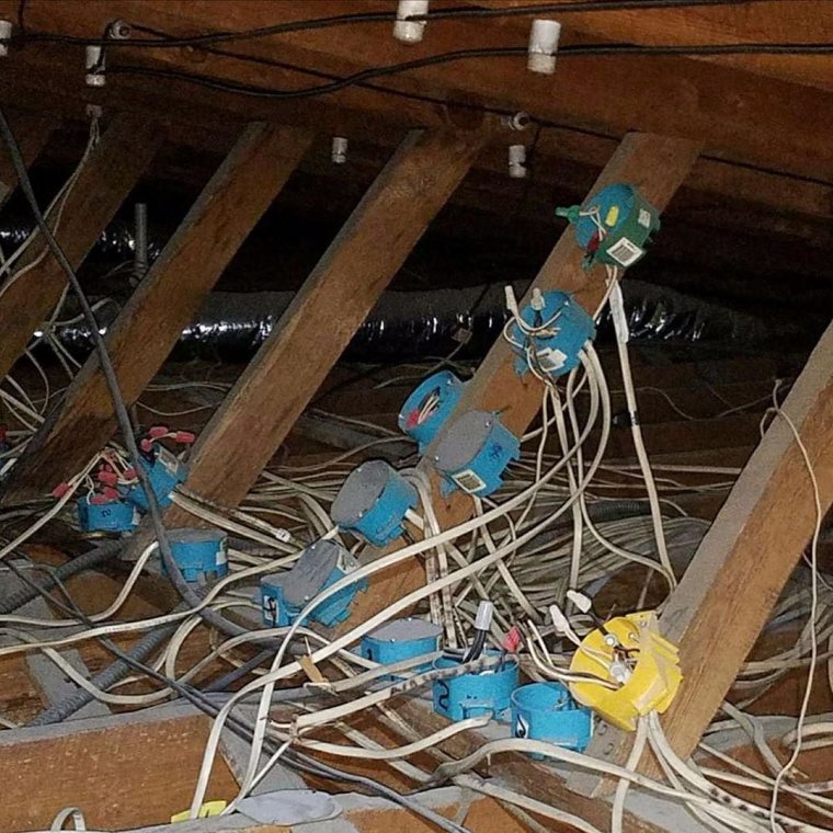 Серверная в проводах