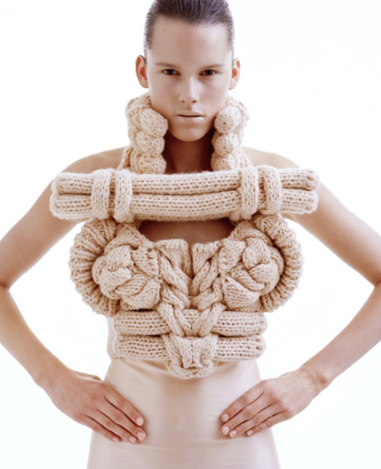 Люди в смешной одежде