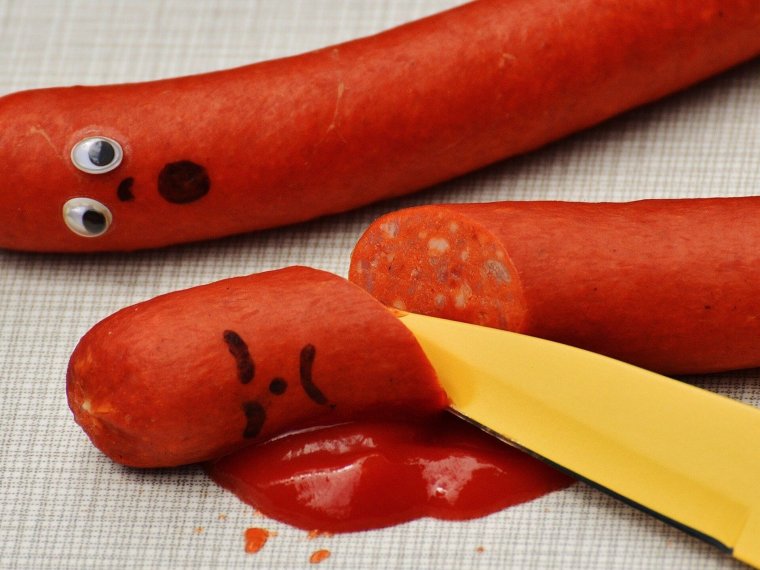 Сосиски с кетчупом