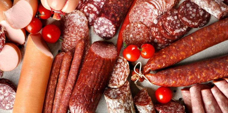 Соня Буркова lisoniq с колбасой