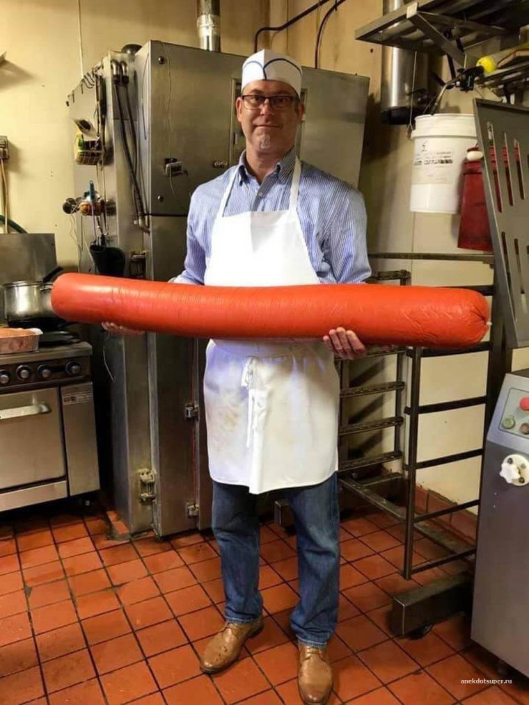 Завтрак из яиц и сосисок