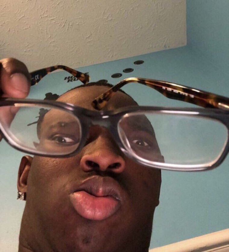 Смешной негр в очках