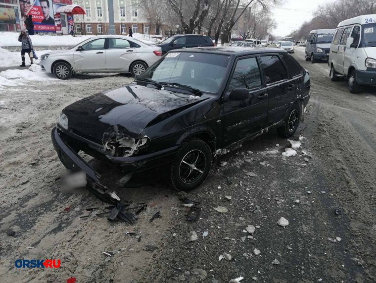 Битая ВАЗ 2114 черная тонированная