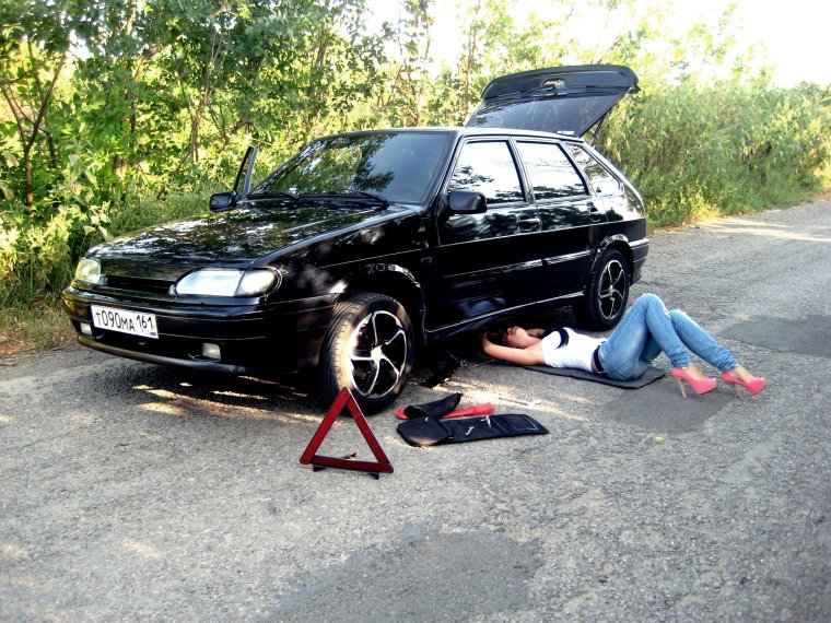 ВАЗ 2114 черная тонированная зимой