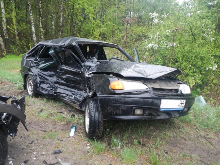 Разбита машина ВАЗ 2114