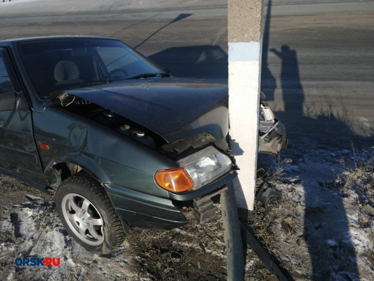 Авария ВАЗ 2114 черная ночью