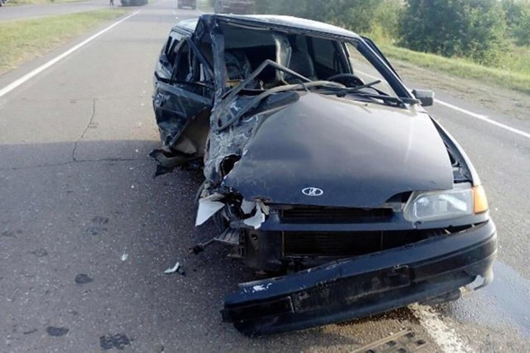 Разбитая ВАЗ 2114 белая