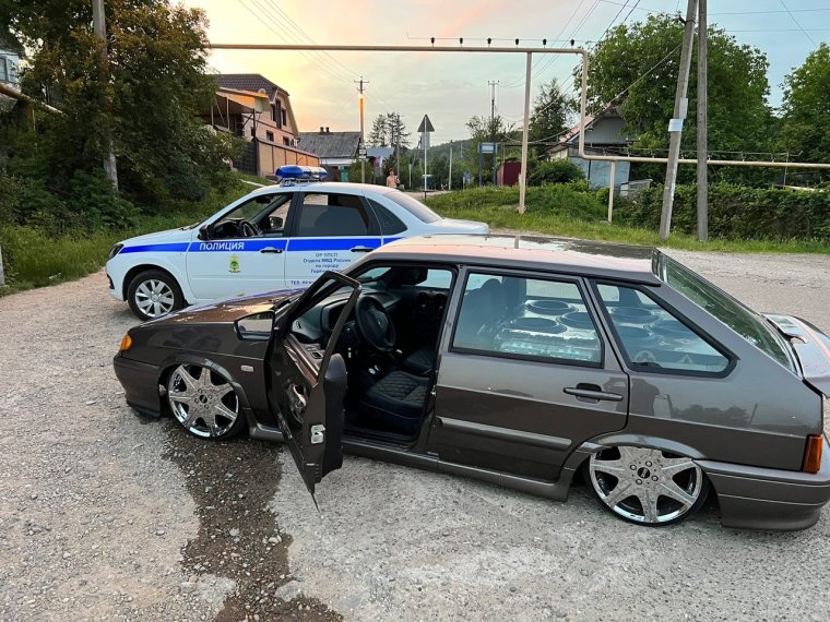 Битая ВАЗ 2114 белая