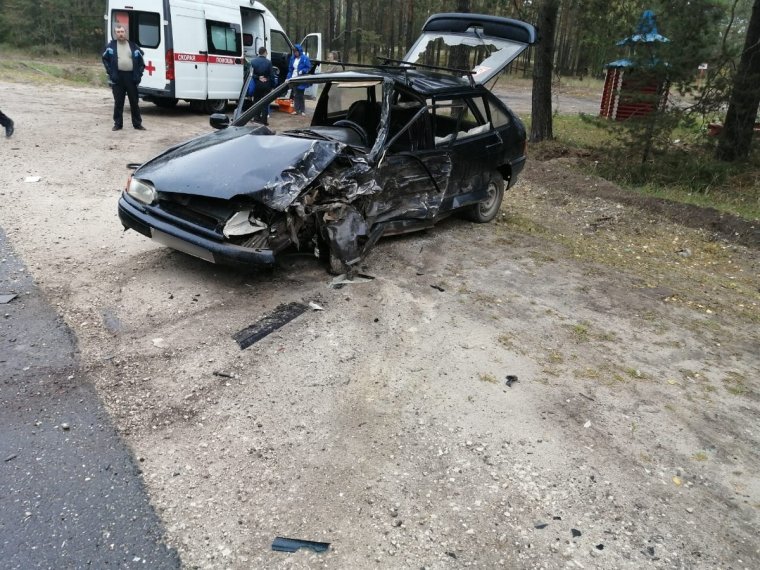 Битая ВАЗ 2114 черная