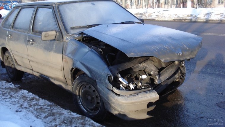 Черная ВАЗ 2114 Разбитая на трассе