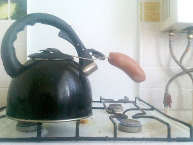 Электрочайник на плите прикол