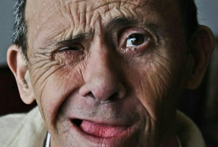 Злое мужское лицо