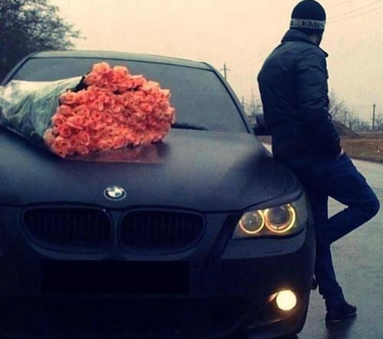 Кавказец с цветами