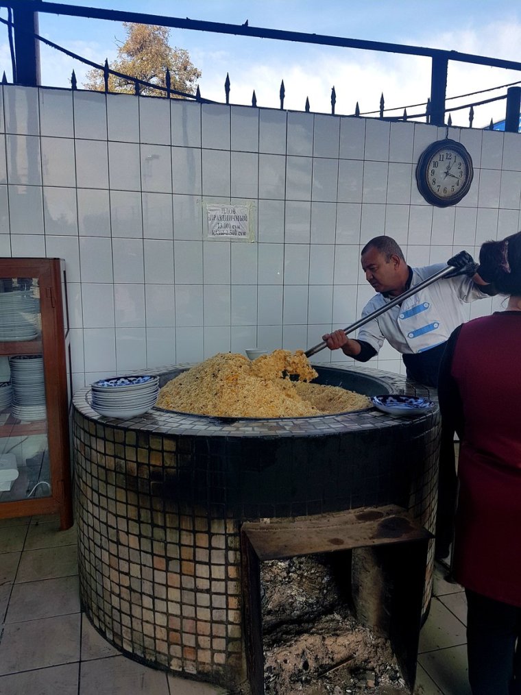 Плов в большом казане