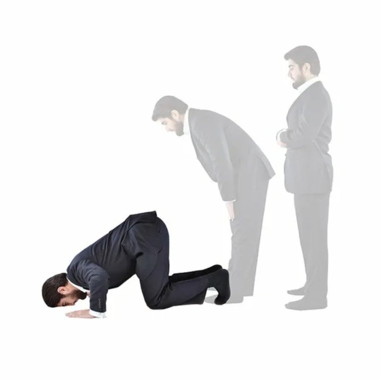 Люди поклоняются