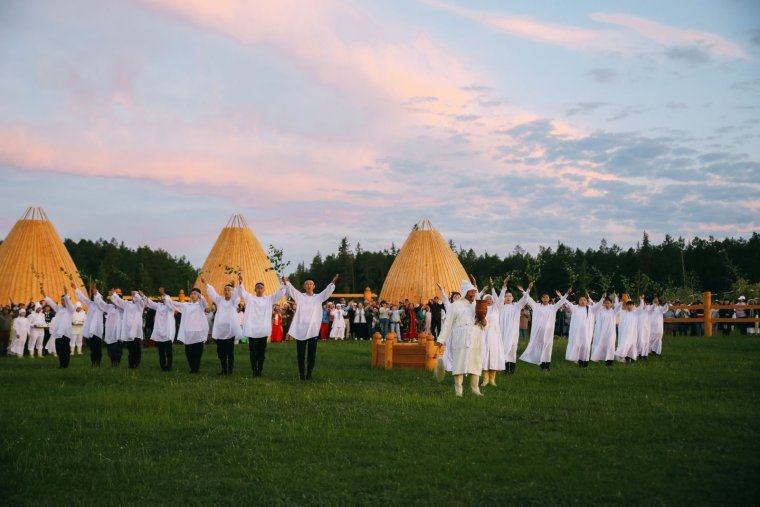 С праздником Ысыах