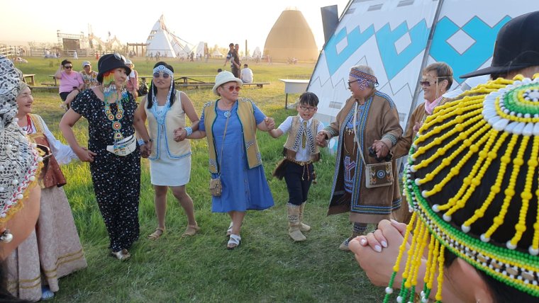 Якуты праздник кумыса Ысыах