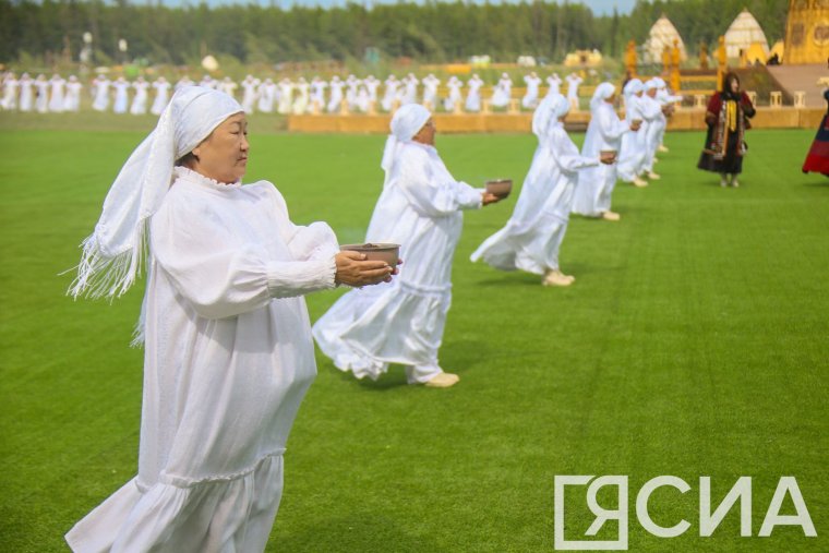 Ысыах коновязь