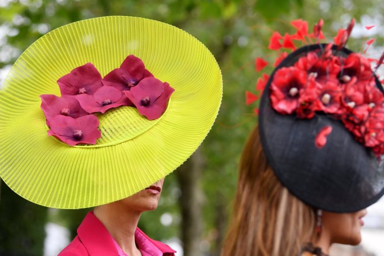 Шляпа с цветами