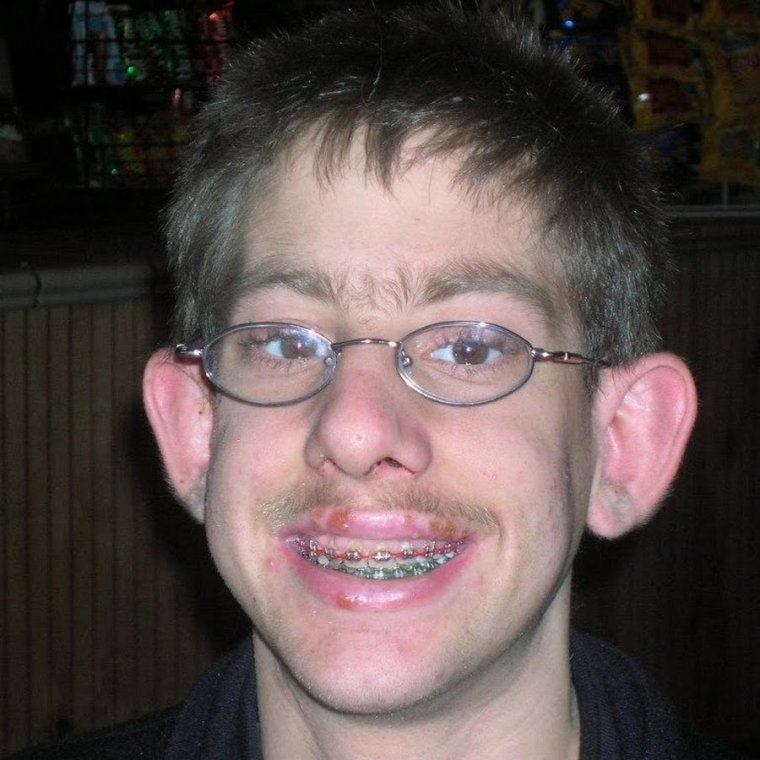 Парень с челкой