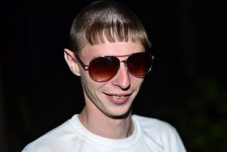 Мужик с аквариумом на голове