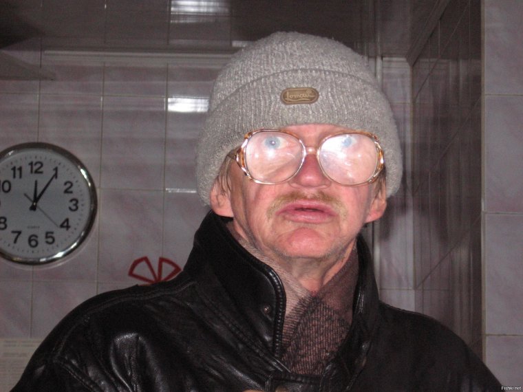 Очкарик в шапке