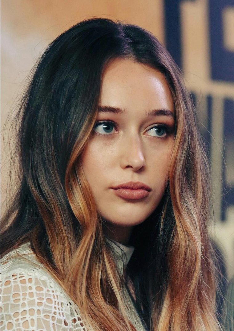 Алисия дебнем-Керри сотня