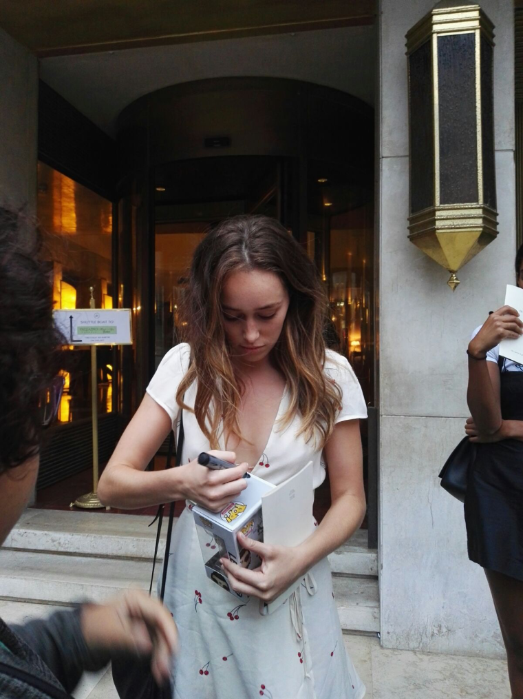 Алисия дебнем-Керри Катсарас