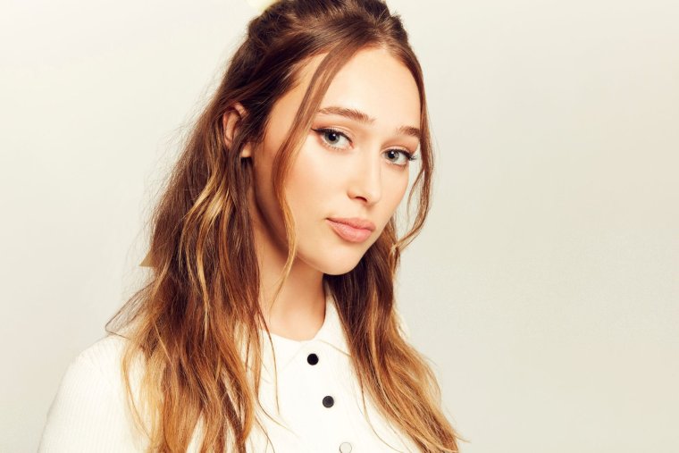 Алисия дебнем-Кери