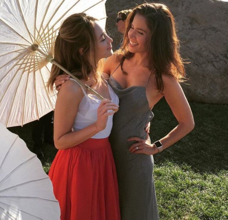 Мерседес масон и Алисия дебнем Кери