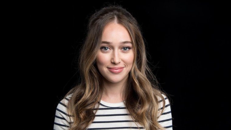 Алисия Жасмин дебнем-Керри