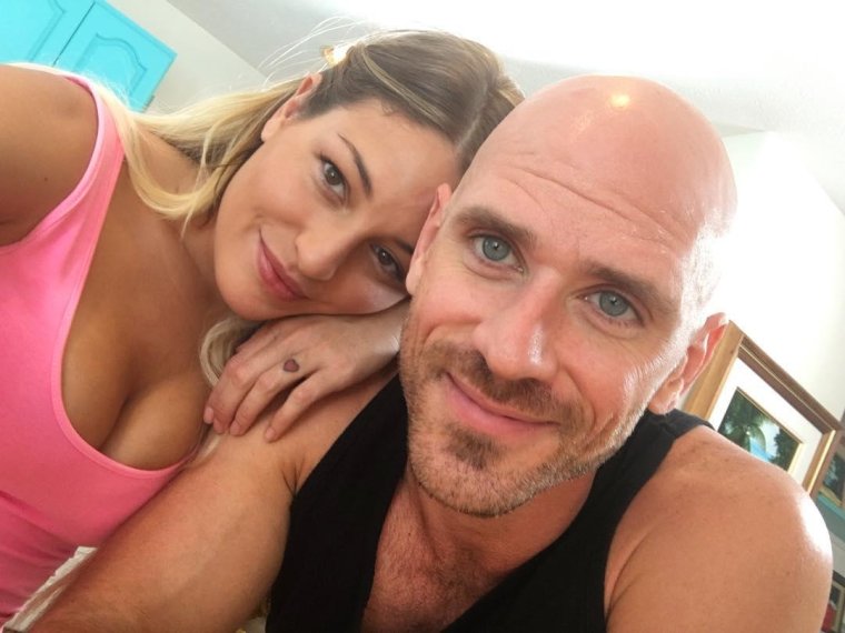 Мужик в костюме единорога