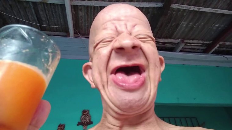 Лысый парикмахер