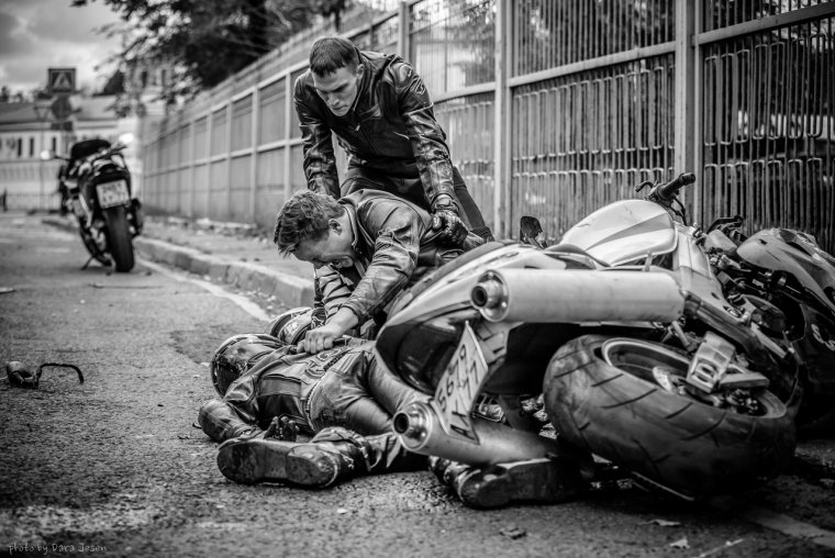 Одинокий мотоциклист