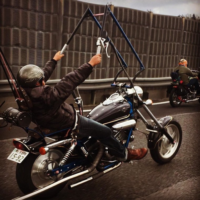 Мотоцикл с высоким рулем